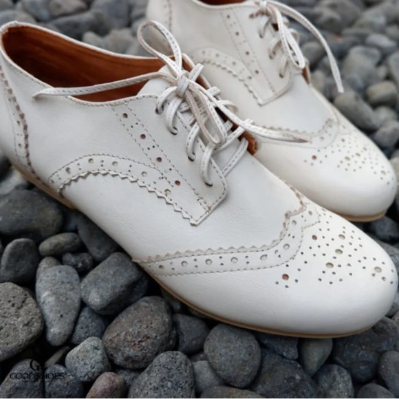 ♡ NWOT Ivory Lace Up Oxford Women Shoes ♡ - Picture 2 of 9